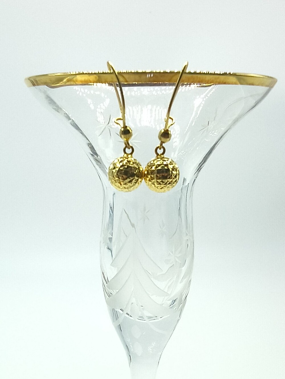 Vintage 18k Yellow Gold Diamond Cut Ball Dangle Earrings
